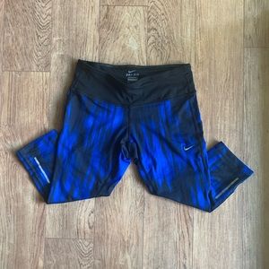 🌲 Nike Dry-Fit Capri Leggings